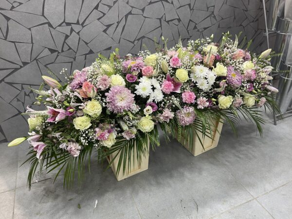 Dessus de cercueil fleurs variées